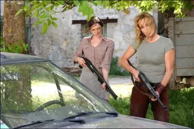 Out of their territory, they find themselves confronted by neo-Nazis who love bloody meat!