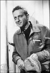 His son sang to us: A Paris en velo, on depasse les autos, quel est le nom du pere?