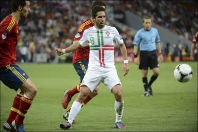 Who is this midfielder?