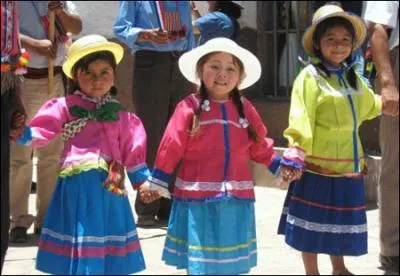 How many inhabitants does Chile have?