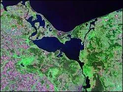 The Oder is a river of Central Europe, it has its source in Moravia (Czech Republic). In which sea does it flow ?