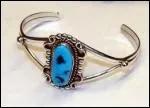 Beautiful bracelet, I belong to :