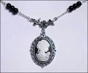 Matching the earrings seen earlier (Q11), I belong to :