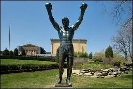In which American city can we see the statue of Rocky Balboa ?