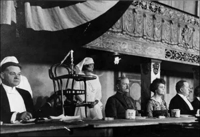 What World War One general teamed up with Herbert Hoover in 1920 for fundraising to fight world hunger?