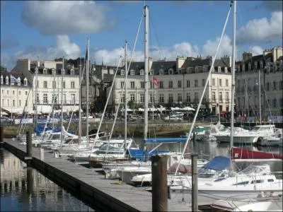 Which Gallic people, crushed by Julius Caesar in 56 BC, gave their name to the town of Vannes?