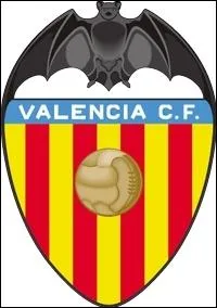 Which club does this crest belong to?