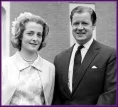 When did her parents get divorced?