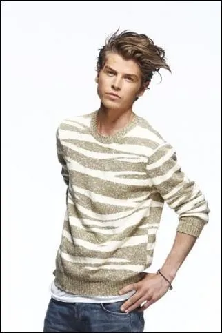 This is the first candidate to enter the house! We're talking about...