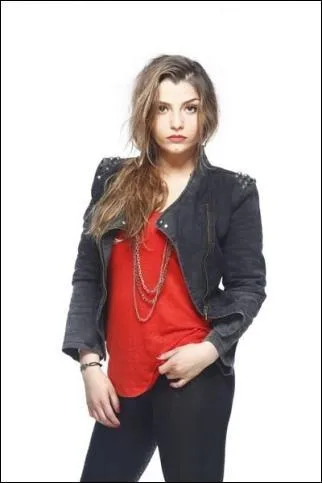 Would you like to know this girl's name? Let me introduce...