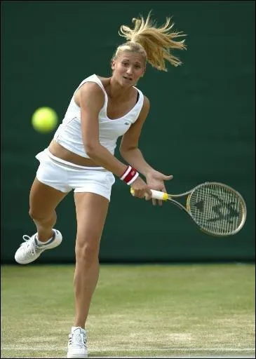 Who is this beautiful tennis woman?