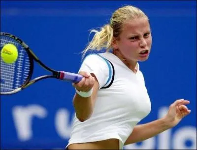 Who is this beautiful tennis woman?