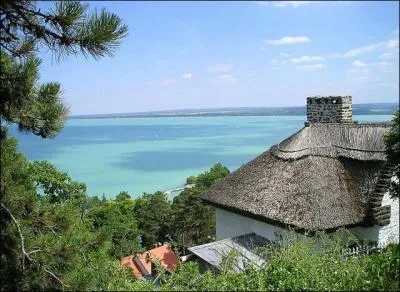 With which countries does Hungary border?
