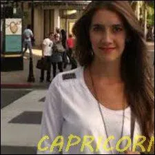 What is the name of the actress who plays Angie, Violetta's aunt, tutor and singing teacher?