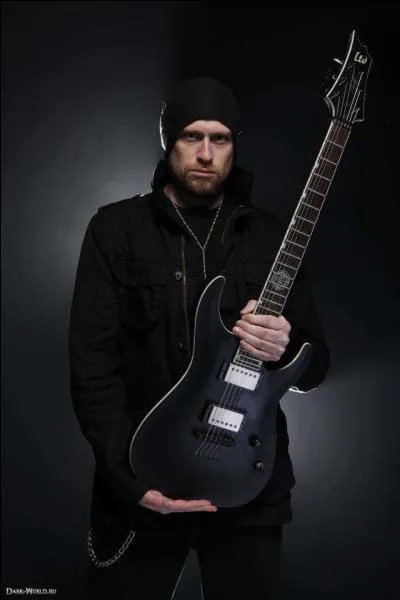 Who is the guitarist in this picture?