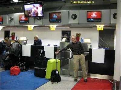 How much checked baggage can you take on an Emirates flight to London in economy?