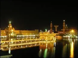 Who made Amritsar as a Trade Center ?