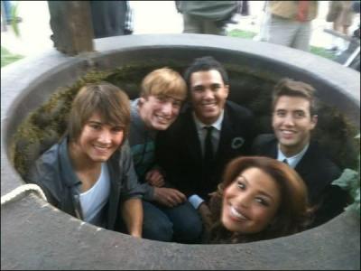 In what order did the boys fall down the well in 'Big Time Sparks'?