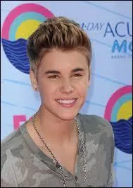 Who was Justin Bieber's girlfriend?