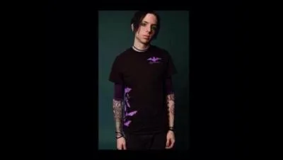 This Guy is Billy Martin from the band Good Charlotte. On a scale of 1 to 10 how much do you remind yourself of him when you look at how Billy looks in this picture?