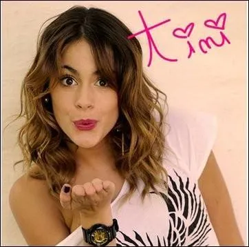 At what age did Violetta lose her mother?