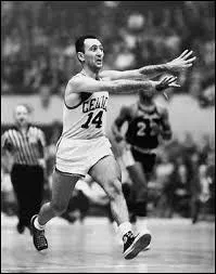 How many assists per game did Bob Cousy average during his career?