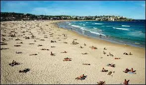 What sea creature lives off the coast of Australia and is so poisonous it can kill you in 2 minutes ?