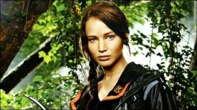 What is Katniss' weapon of choice in The Hunger Games?