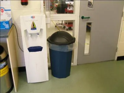 What type of waste is to go in the bin in this picture?