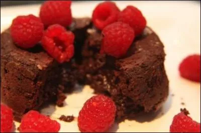 - Would you like ... more cake?
-Yes, please, It is delicious!