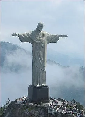 In which city can you see Christ the Redeemer?