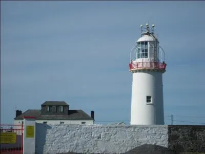 Which politican's grandfather is a former lightkeeper at Loop Head Lighthouse?