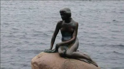 She has a tendency to ___ on the past, and that can make her quite sad