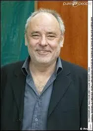 According to his song, which singer is Ne quelque part?