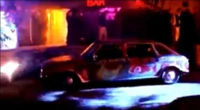 In what 1990s cover version do you briefly see this Austin Maxi?