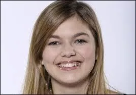 At the market, what food does Paula sell with her family?