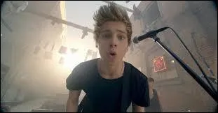 In What Tour Did 5 Seconds Of Summer Preform In With One Direction?