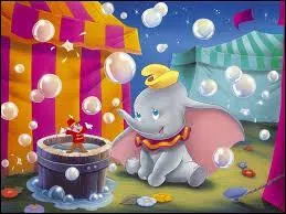 What color elephants does Dumbo see in his dream?