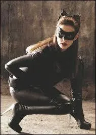 Which American actress played Catwoman in the 2012 film The Dark Knight Rises?