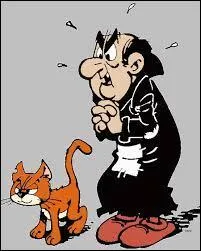 In the Smurfs comic strip, what's the name of Gargamel's cat?