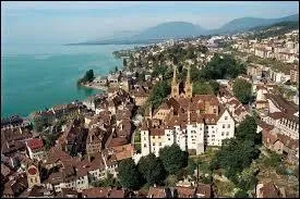 This town is located in western Switzerland, just a few kilometers from the French border. What is this town?