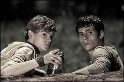 What is written on the envelope he gives to Thomas?