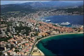 Which of these French towns has "la Cite imperiale" as its nickname?