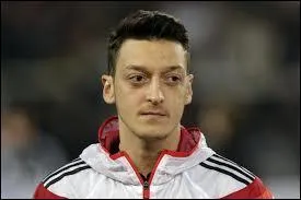 Which club(s) has Mesut Ozil played for throughout his career?