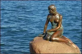 In which city is there a statue of the Little Mermaid?