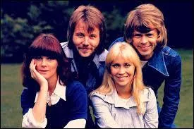 In the name of the ABBA quartet, which letter corresponds to the singers?
