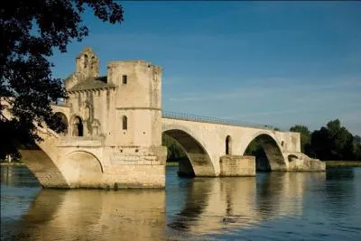 In what year was the Saint-Benezet bridge, known as the Pont d'Avignon, built?