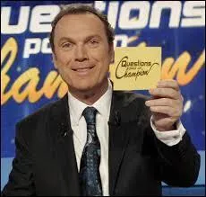 How long has Julien Lepers been presenting Questions pour un champion on France 3?