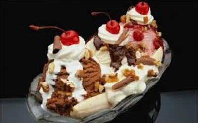 What are the three flavors of ice cream used in the dessert called banana split?