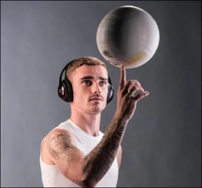 What number does he wear at his current club?